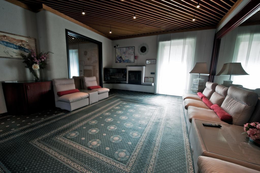 Hotel Michelangelo Biella Extérieur photo