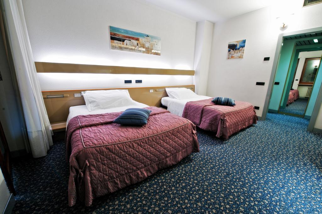 Hotel Michelangelo Biella Chambre photo