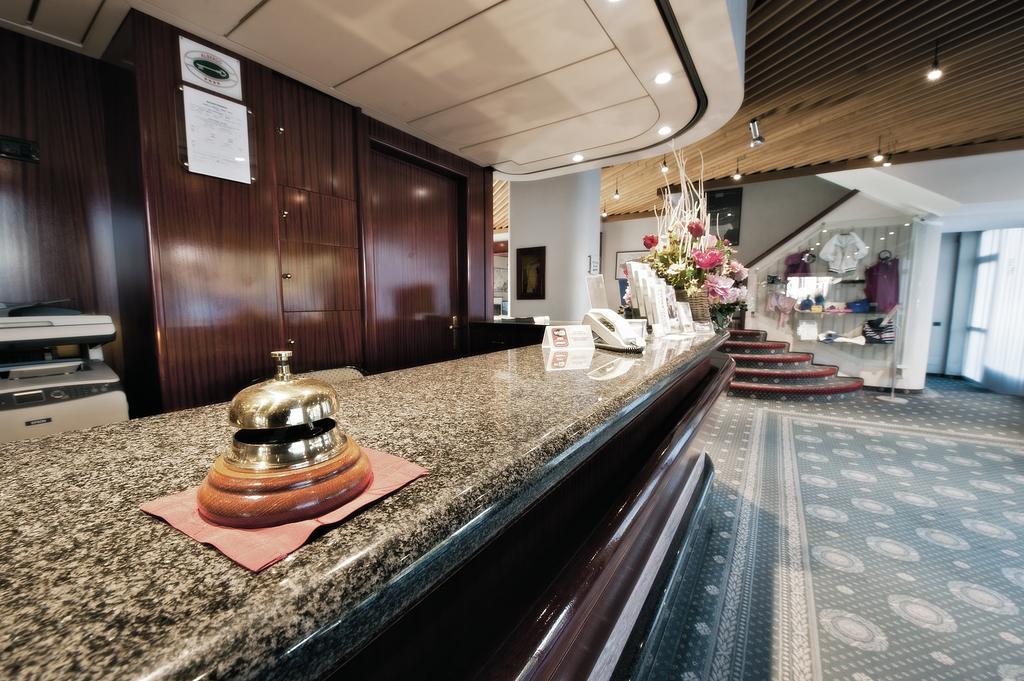 Hotel Michelangelo Biella Extérieur photo