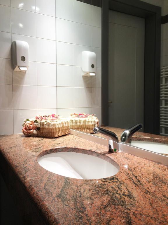 Hotel Michelangelo Biella Extérieur photo